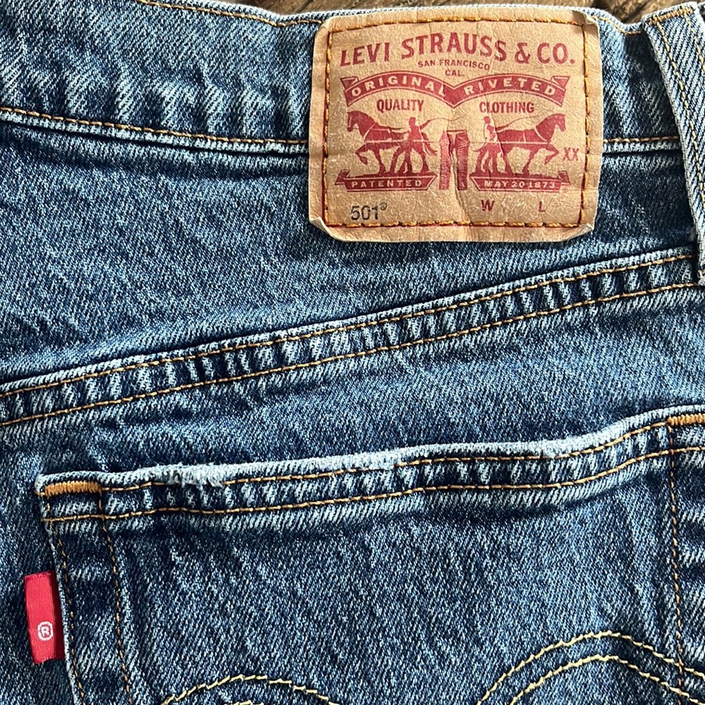 Levi's Premium 501 Dark Wash High Waisted
Raw Hem Jeans Shorts Size 30 - Picture 5 of 9